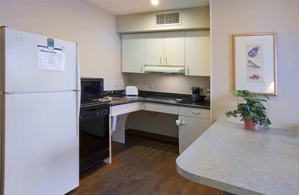 Homewood Suites By Hilton Greensboro Room photo